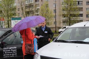 В Великих Луках прошла «Весенняя автоярмарка Великие Луки — 2015» (фото)