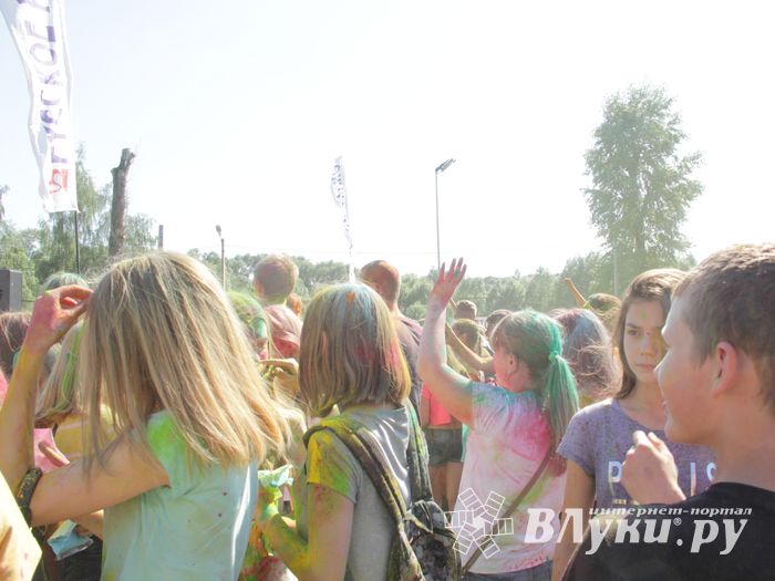 Яркие эмоции «ColorFest» в Великих Луках (ФОТО)