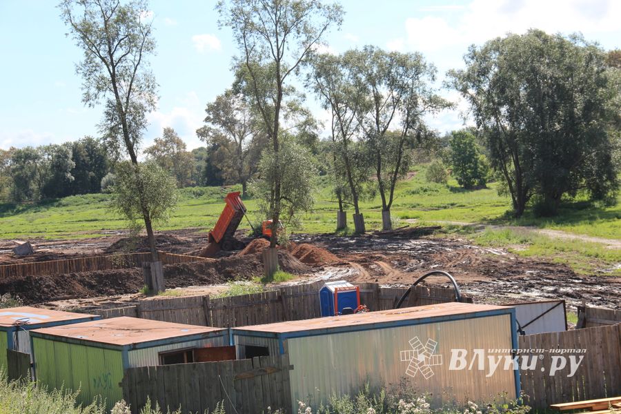 Совсем скоро великолучане смогут гулять по деревянным дорожкам Крепости (ФОТО)