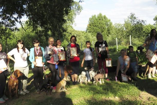 В Великих Луках прошли спортивные соревнования среди собаководов (ФОТО)