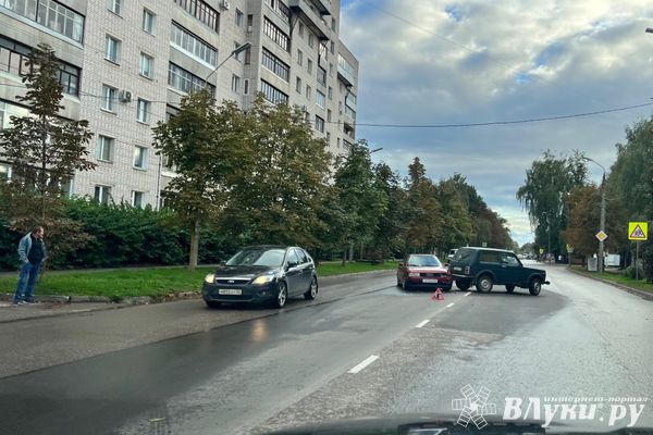 В Великих Луках произошло ДТП (ФОТО)