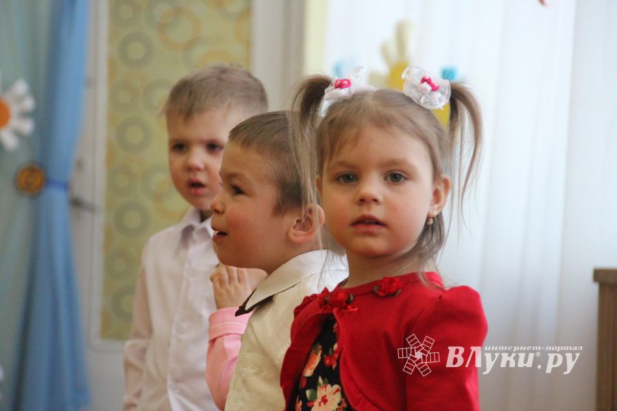 Малыши сада №1 поздравили мам и бабушек с 8 марта