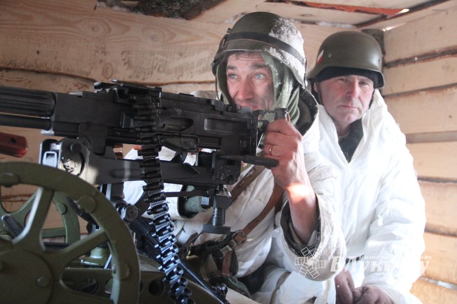 В Великих Луках реконструировали подвиг Александра Матросова (12+)(ФОТО)