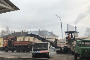 Вниманию автомобилистов - на улице Холмской снимают асфальт (ФОТО)