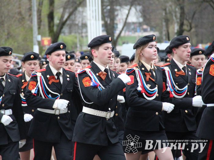 В Великих Луках прошел Парад Победы (ФОТО)