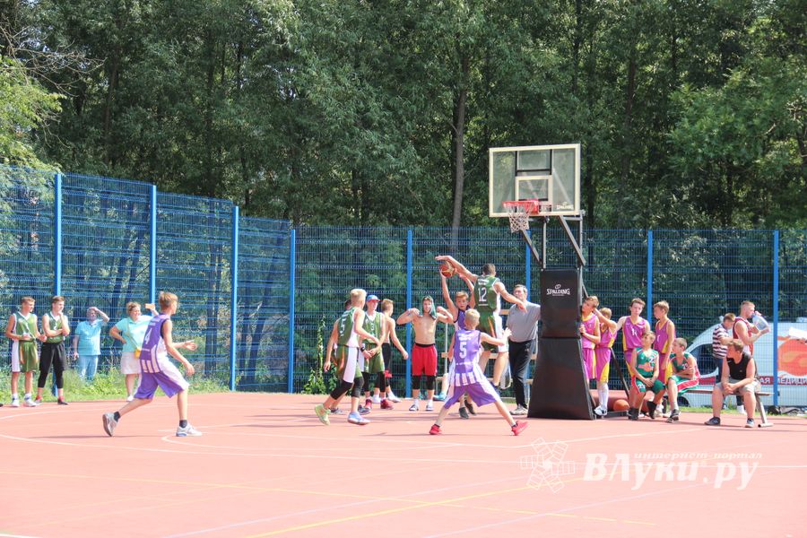 В Великих Луках прошли спортивные мероприятия, приуроченные ко Дню физкультурника (ФОТО)