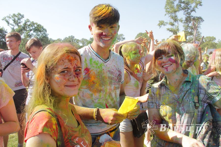 Яркие эмоции «ColorFest» в Великих Луках (ФОТО)