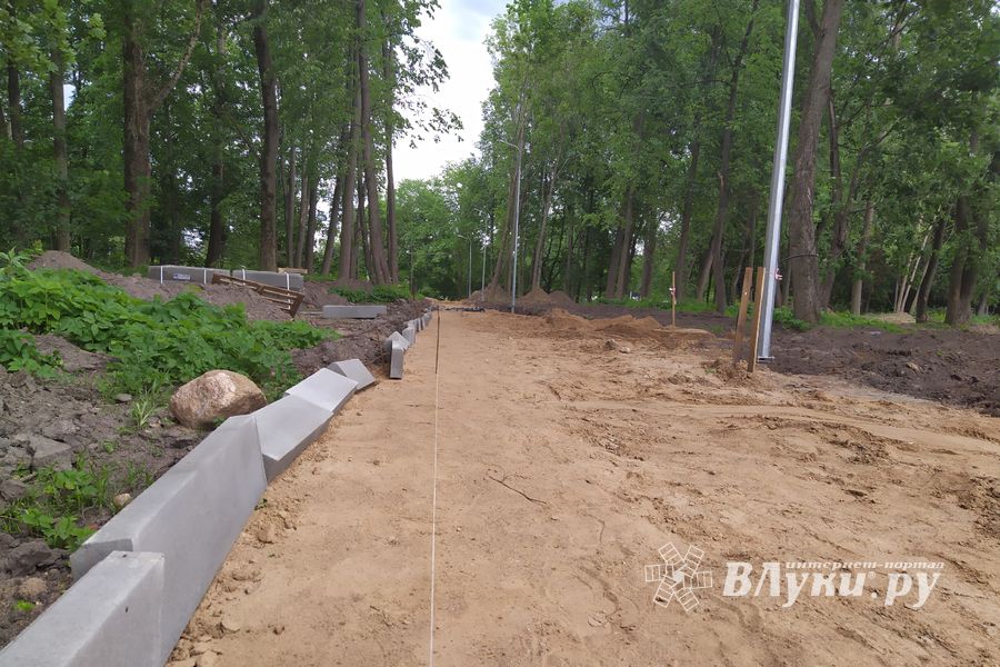 В парке «Петровском» появляются пешеходные дорожки (ФОТО)