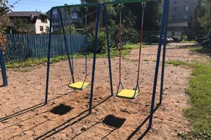 Вторая жизнь качелей в Великих Луках (ФОТО)