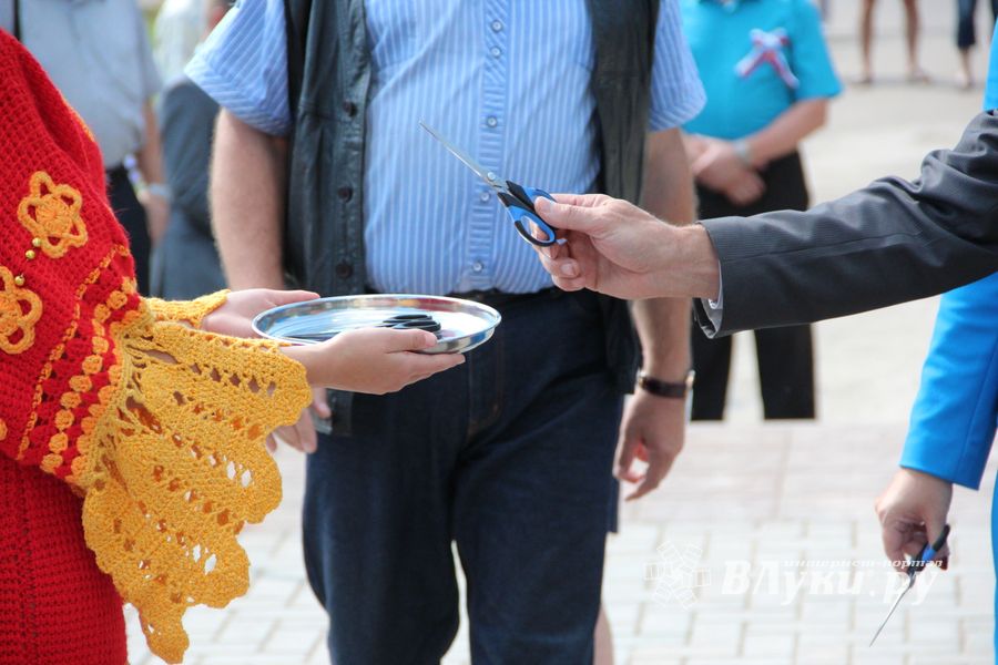 В Великих Луках торжественно открыли Памятный знак (ФОТО)