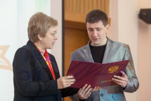 Более 100 педагогов и учащихся Псковской области получили областные и федеральные премии (фото)