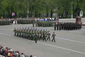 В Великих Луках прошел Военный парад