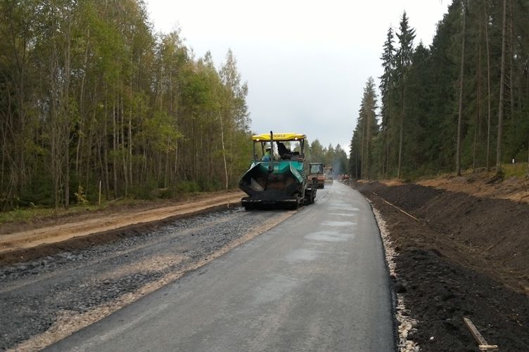 В Опочецком районе продолжаются работы по реконструкцию автомобильной дороги (ФОТО)