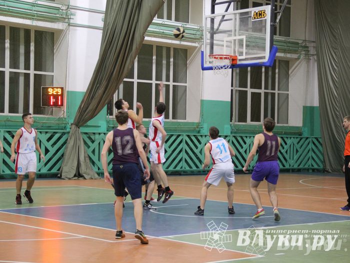 В Великих Луках прошли финальные игры муниципального этапа «КЭС-Баскет» (фото)