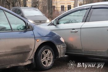 В Великих Луках не разъехались Форд и Рено (фото)