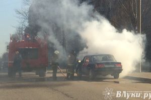 ​В Великих Луках горела «Волга» (ФОТО)