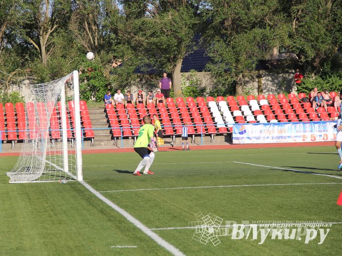 В Великих Луках состоялся матч Первенства СЗФО по футболу между командами «Луки-Энергия» и «Химик»