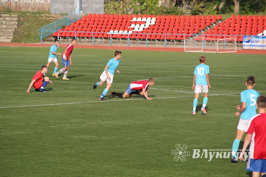 В минувшие выходные великолучане сыграли в футбол (фото)