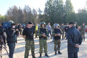 В Псковской области бойцы ОМОН сдавали экзамен на черный берет (фото)