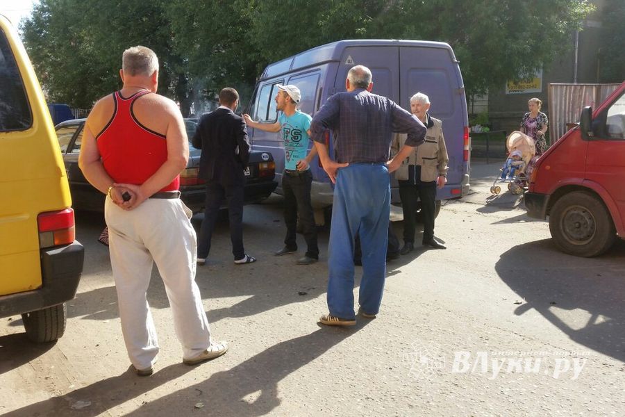 Цыганские разборки на Зверева в Великих Луках (ФОТО)