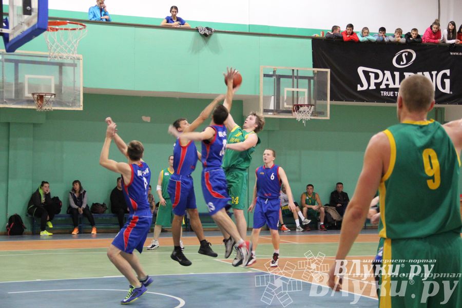 Команда «Экспресс» стала обладательницей Кубка г. Великие Луки по баскетболу
