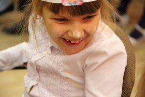 Зачем самых младших учеников 13-й школы испачкали мелом (ФОТО)