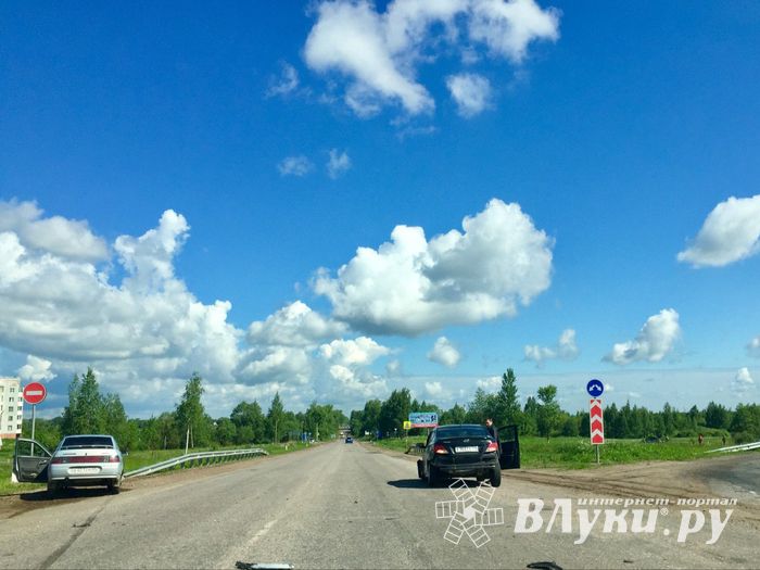 В Великих Луках произошло ДТП (ФОТО)