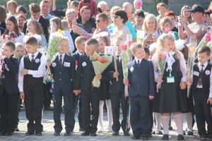 В Великих Луках торжественно встретили День знаний (ФОТО)