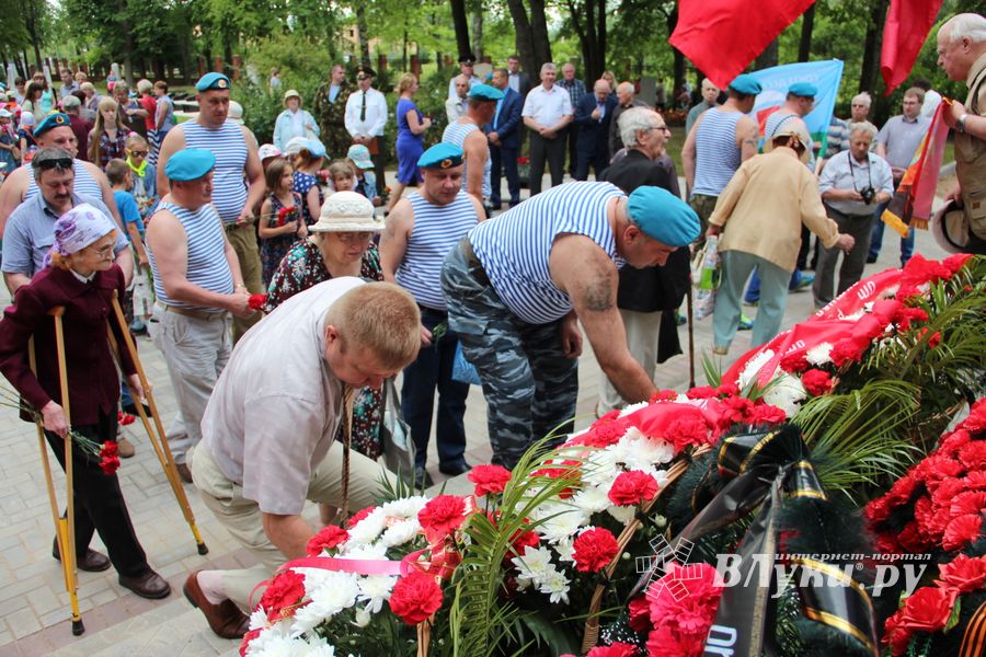 В Великих Луках проходит День памяти и скорби (ФОТО)