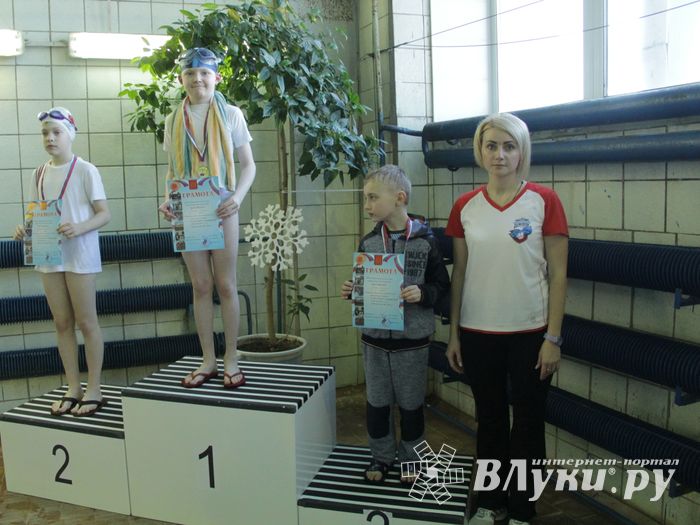 В Великих Луках прошел Чемпионат и Кубок города по плаванию (фото)
