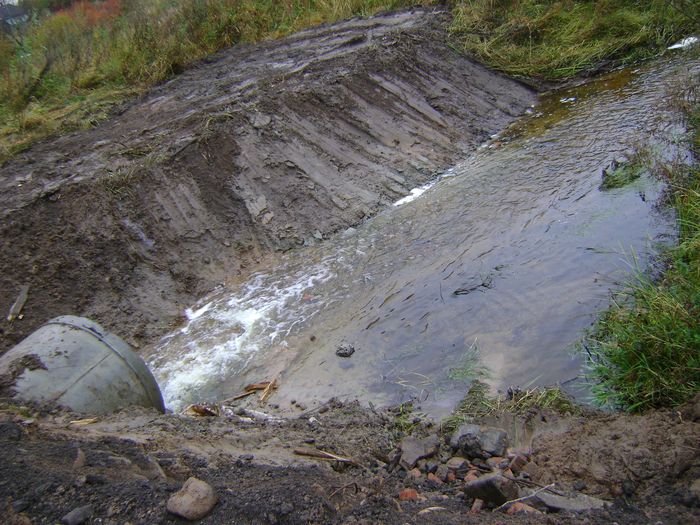 В деревни Волчки Великолукского района исчезло «смертельно опасное направление» и появилась дорога (ФОТО)