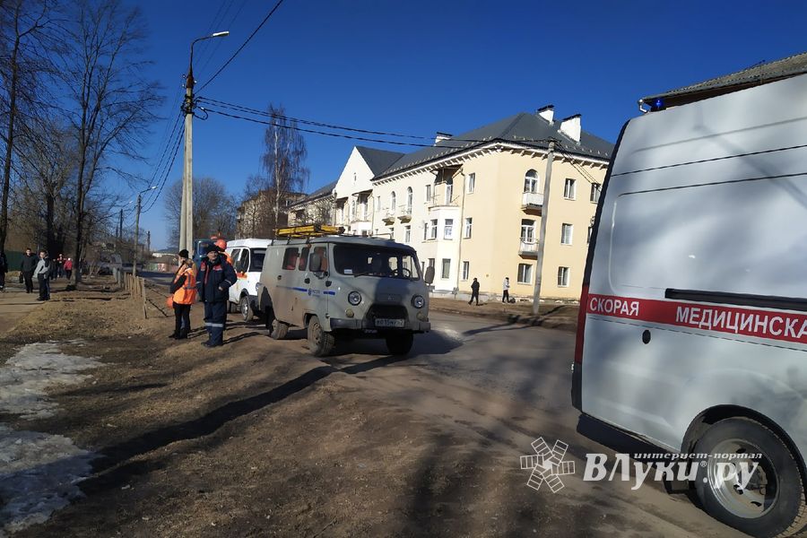 Учеников школы №6 в Великих Луках эвакуировали (ФОТО)