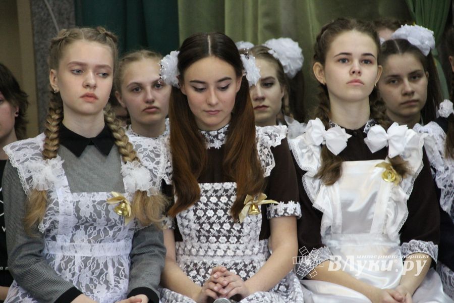 В Великих Луках прошли «Последние звонки» (ФОТО)