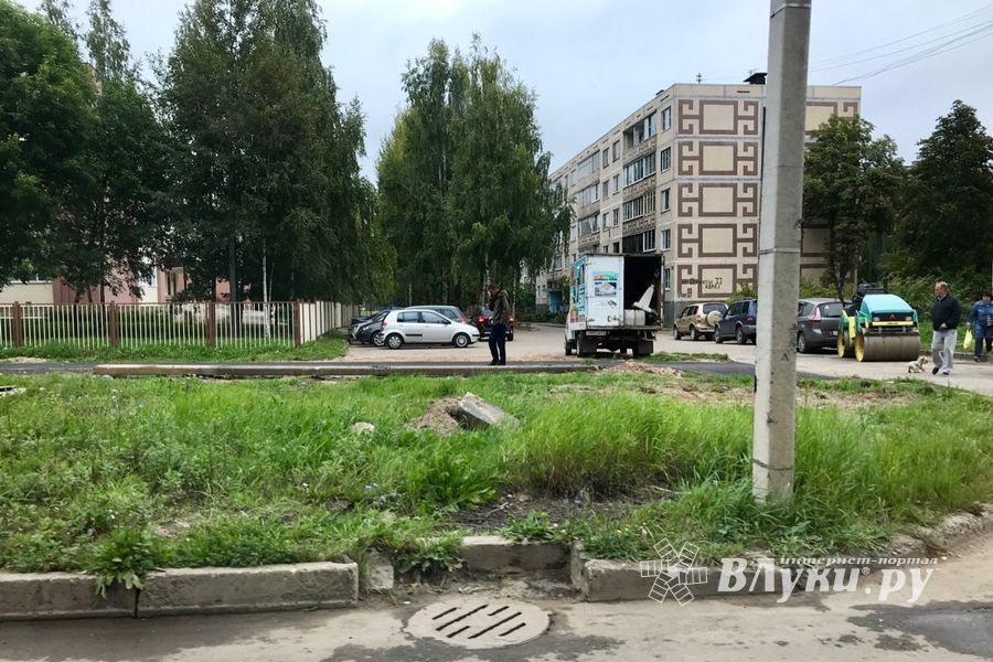 На ул. Пескарёва приступили к асфальтированию тротуара (ФОТО)