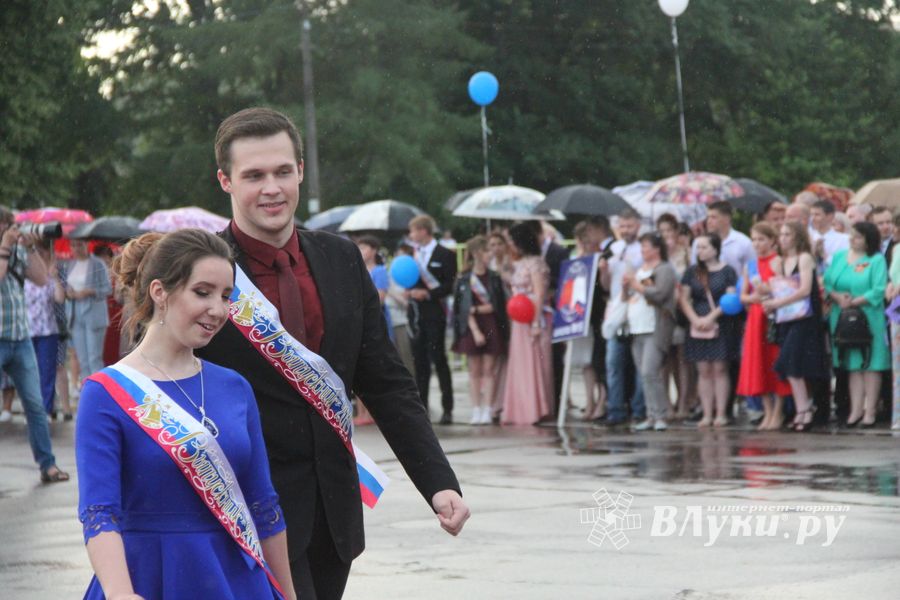 Великолукской «Бригантине» пришлось поплавать под дождём (ФОТО)