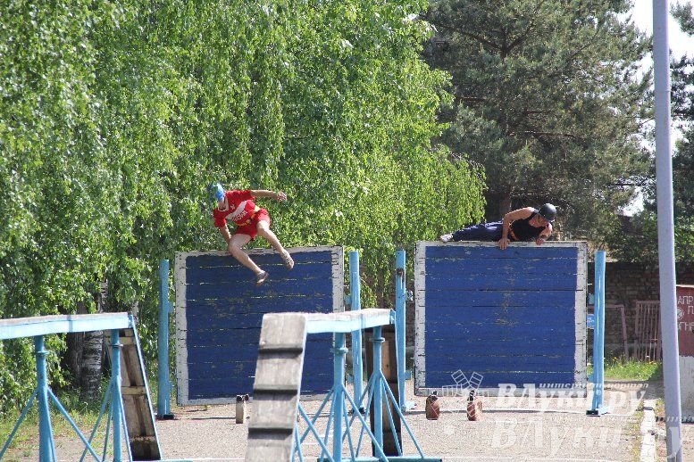 В Великих Луках прошли соревнования среди пожарных