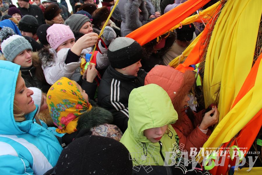 В Великих Луках встретили Масленицу