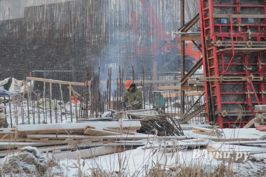 В Великих Луках продолжается расчистка местности для строительства путепровода (ФОТО)