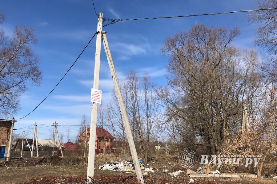 На набережной Лазавицкой угрожающе растёт помойка (ФОТО)