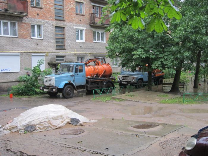 Выявлен самый затопленный двор в Великих Луках (ФОТО)