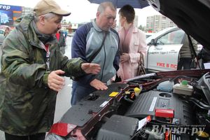 В Великих Луках прошла «Весенняя автоярмарка Великие Луки — 2015» (фото)