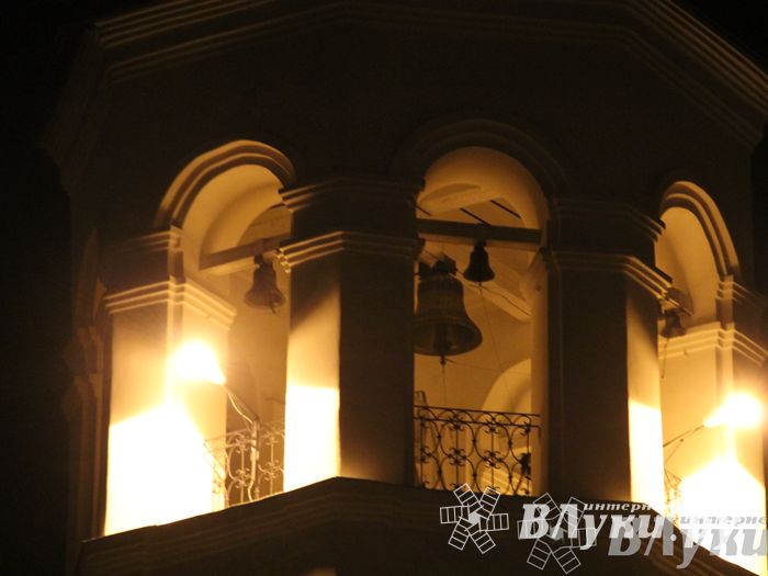 Крестным ходом встредили великолучане светлый праздник Пасхи