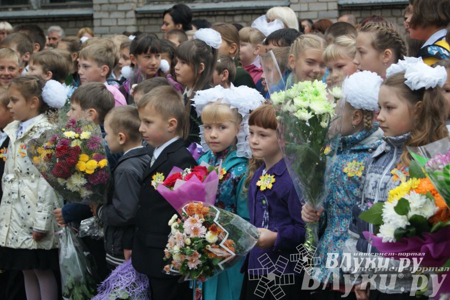 Школы города отметили 1 сентября (фото)