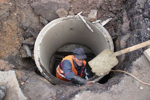 На проспекте Гагарина ремонтируют ливневую канализацию (ФОТО)