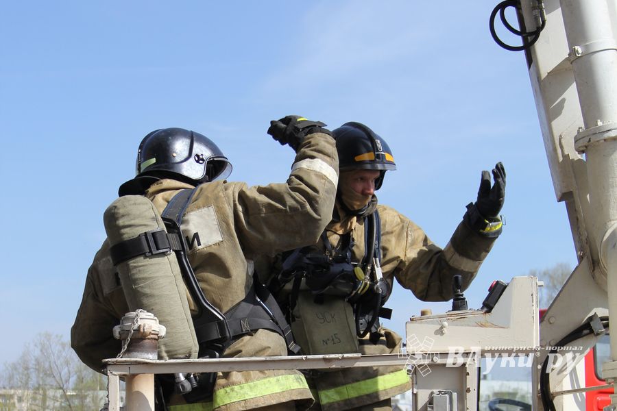 В Великих Луках прошли соревнования пожарных расчетов