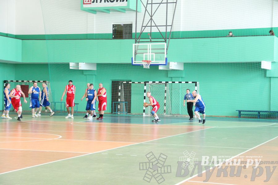 Баскетболисты Великих Лук сыграли со сборной Дмитрова