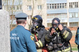 В Великих Луках прошли соревнования пожарных расчетов