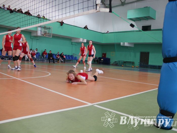 В Великих Луках прошли международные соревнования по волейболу (фото)