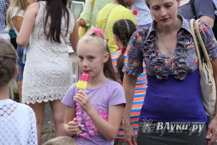 ​В Великих Луках сказочный «Праздник мороженого» подарил радость детям