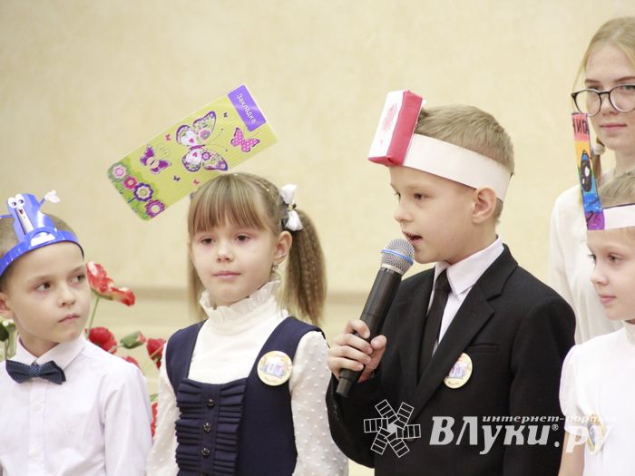 Великолукские первоклассники перевоспитали Бабу-Ягу (ФОТО)